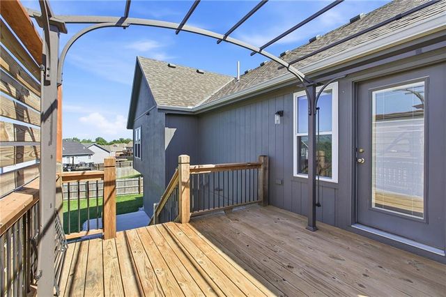 12301 S Burr Oak Circle, Peculiar, MO 64078