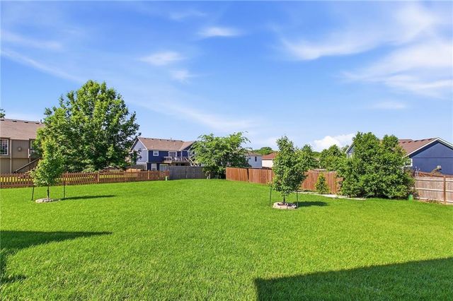 12301 S Burr Oak Circle, Peculiar, MO 64078
