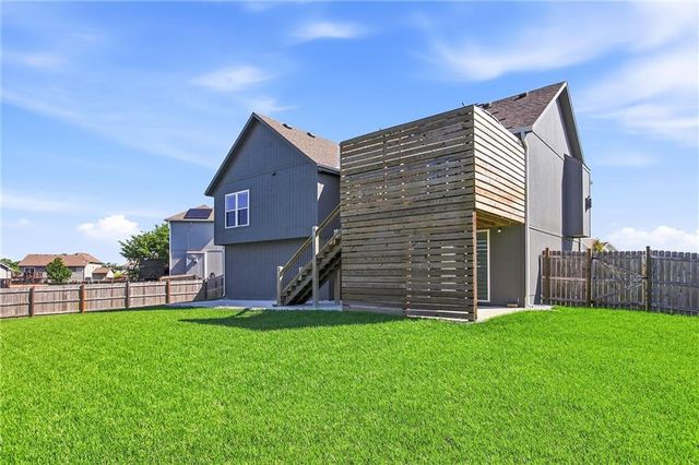 12301 S Burr Oak Circle, Peculiar, MO 64078