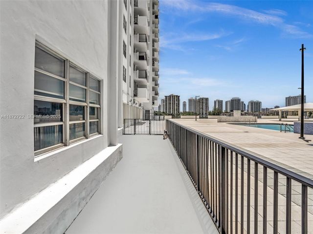 2780 NE 183rd Street 302, Aventura, FL 33160