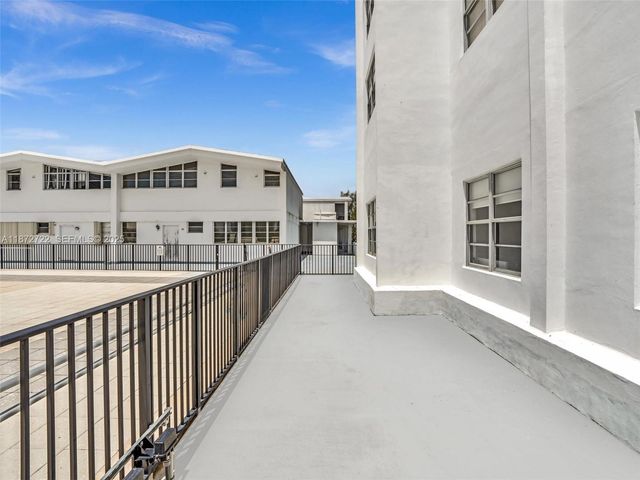 2780 NE 183rd Street 302, Aventura, FL 33160