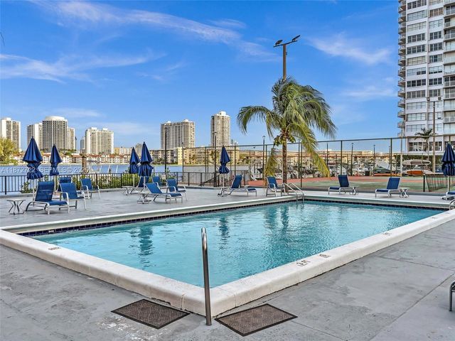 2780 NE 183rd Street 302, Aventura, FL 33160