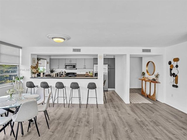 2780 NE 183rd Street 302, Aventura, FL 33160