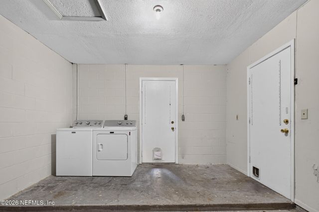 3313 W DONZI Way, Jacksonville, FL 32223