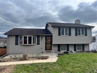 219 Wren Dr, Hempfield Twp, PA 15601
