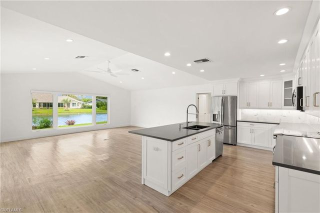 2178 Pine Woods CIR 25, Naples, FL 34105