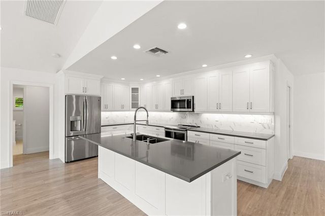 2178 Pine Woods CIR 25, Naples, FL 34105