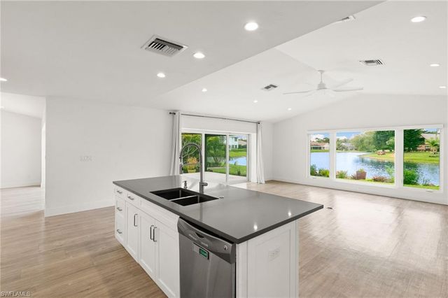 2178 Pine Woods CIR 25, Naples, FL 34105