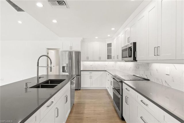 2178 Pine Woods CIR 25, Naples, FL 34105