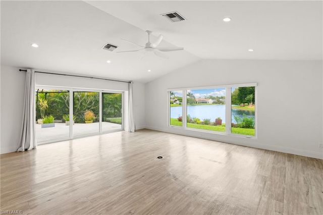 2178 Pine Woods CIR 25, Naples, FL 34105