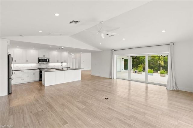 2178 Pine Woods CIR 25, Naples, FL 34105