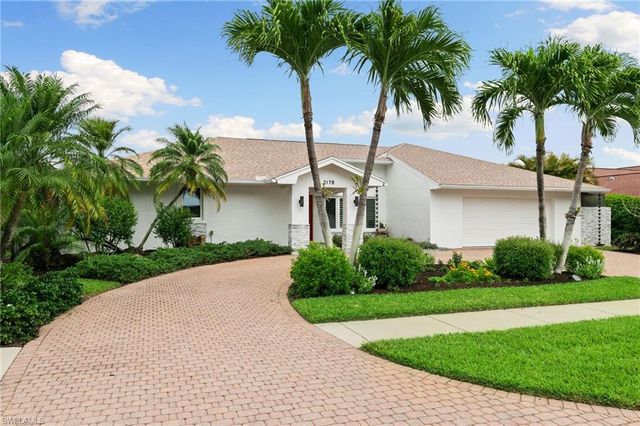 2178 Pine Woods CIR 25, Naples, FL 34105