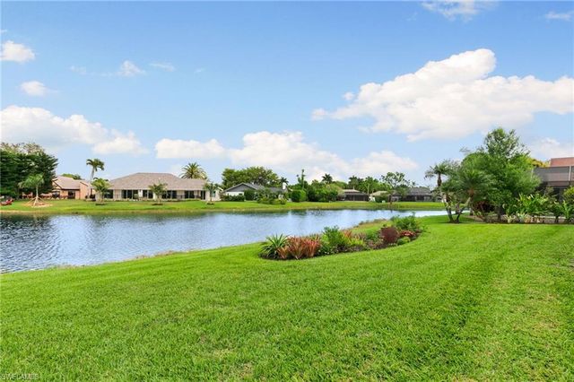 2178 Pine Woods CIR 25, Naples, FL 34105