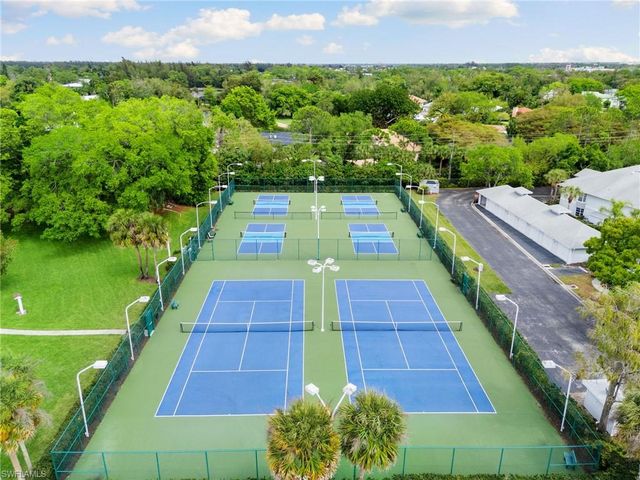 2178 Pine Woods CIR 25, Naples, FL 34105