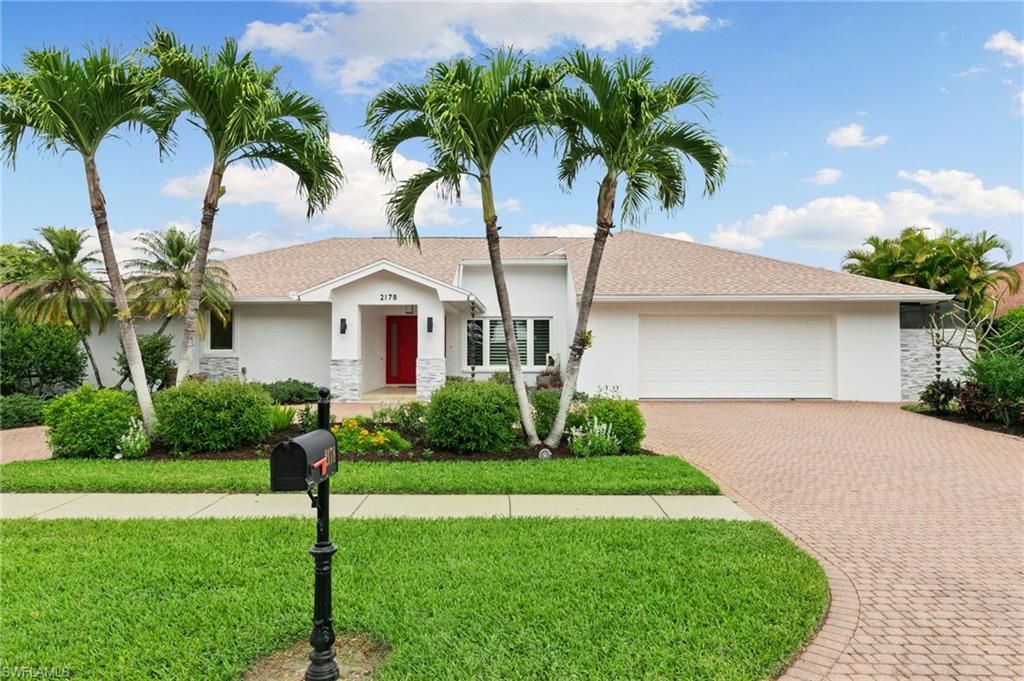 2178 Pine Woods CIR 25, Naples, FL 34105