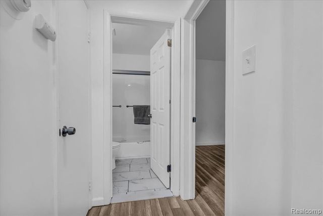 6837 Middlebelt Road, Romulus, MI 48174