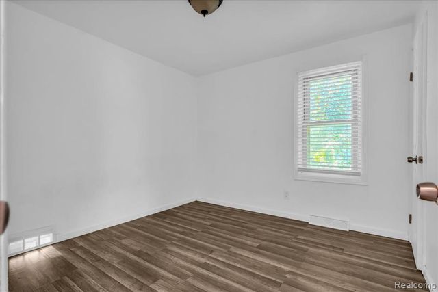 6837 Middlebelt Road, Romulus, MI 48174