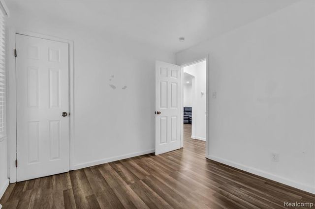 6837 Middlebelt Road, Romulus, MI 48174