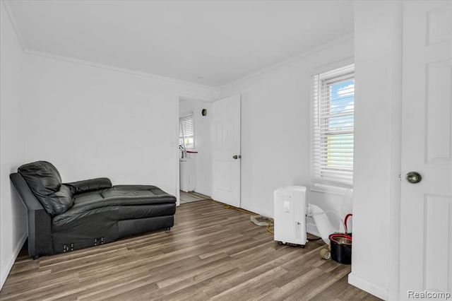 6837 Middlebelt Road, Romulus, MI 48174