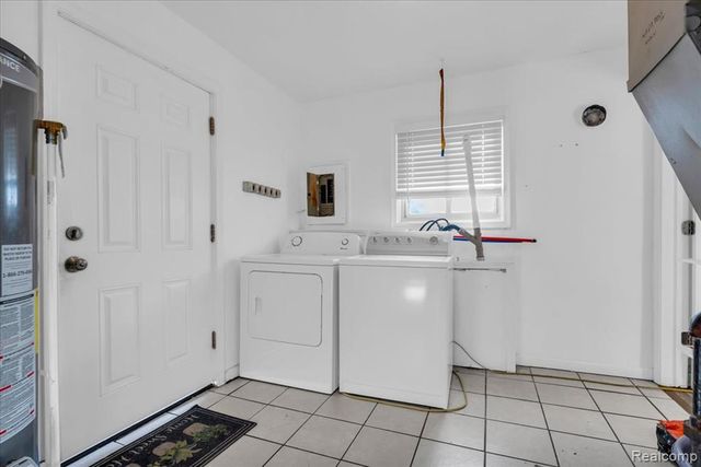 6837 Middlebelt Road, Romulus, MI 48174