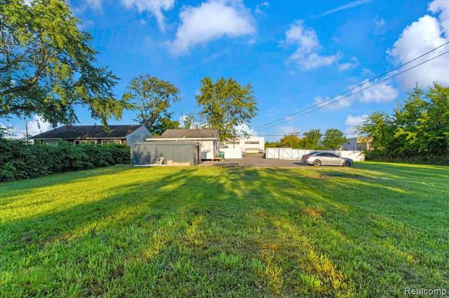 6837 Middlebelt Road, Romulus, MI 48174