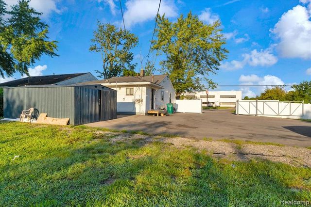 6837 Middlebelt Road, Romulus, MI 48174