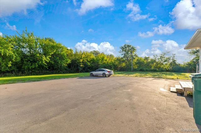 6837 Middlebelt Road, Romulus, MI 48174