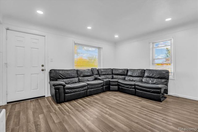 6837 Middlebelt Road, Romulus, MI 48174