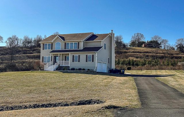 6 Wellington Place, Highland, NY 12528