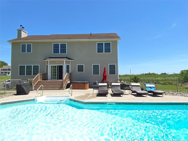 6 Wellington Place, Highland, NY 12528