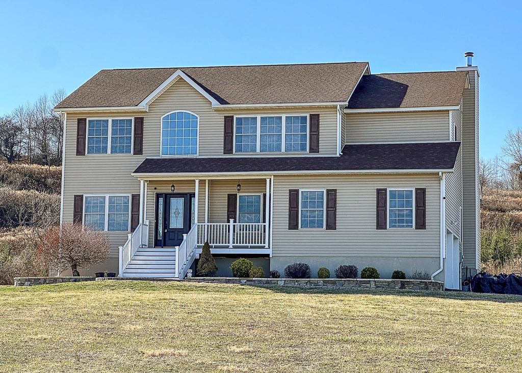 6 Wellington Place, Highland, NY 12528