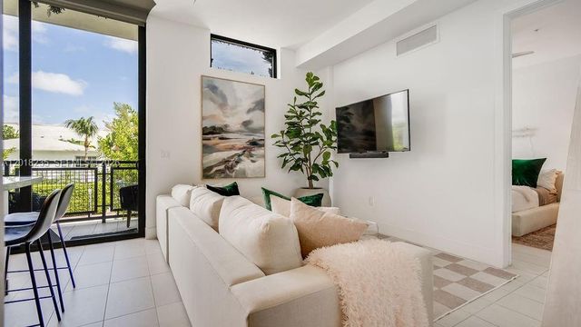 1030 15th St 201, Miami Beach, FL 33139