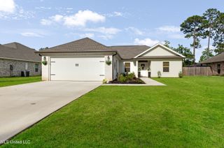 3220 N 9th Street, Ocean Springs, MS 39564