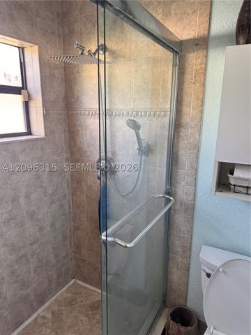 8205 NW 80th St, Tamarac, FL 33321
