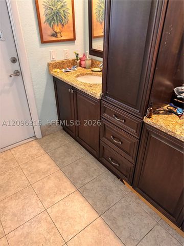 8205 NW 80th St, Tamarac, FL 33321