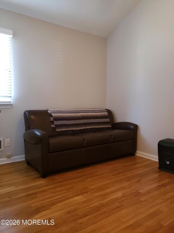 9 Winthrop Place, Hazlet, NJ 07730