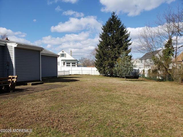 9 Winthrop Place, Hazlet, NJ 07730