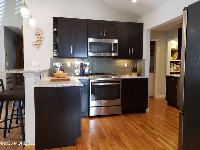 9 Winthrop Place, Hazlet, NJ 07730