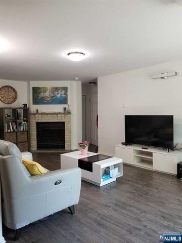 570 North Avenue F, Fort Lee, NJ 07024