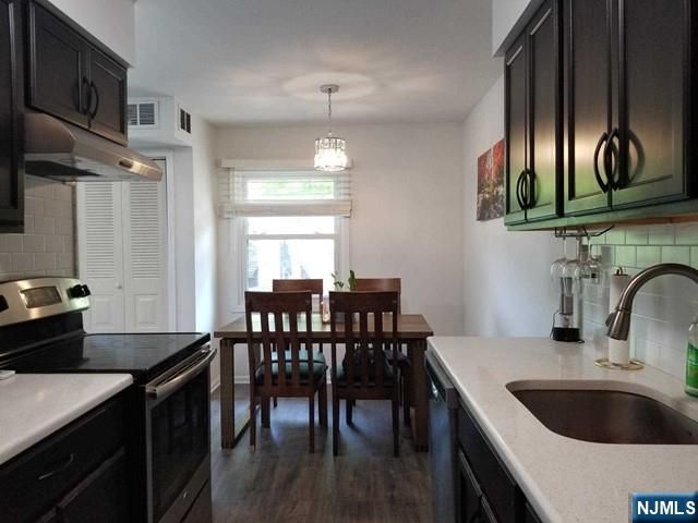 570 North Avenue F, Fort Lee, NJ 07024
