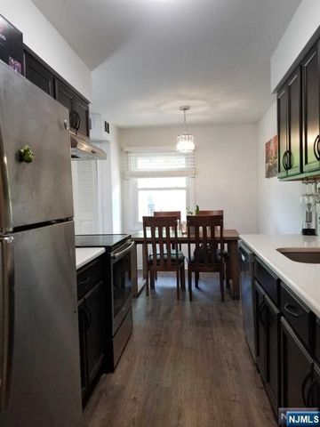 570 North Avenue F, Fort Lee, NJ 07024