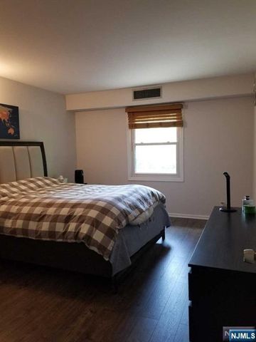 570 North Avenue F, Fort Lee, NJ 07024