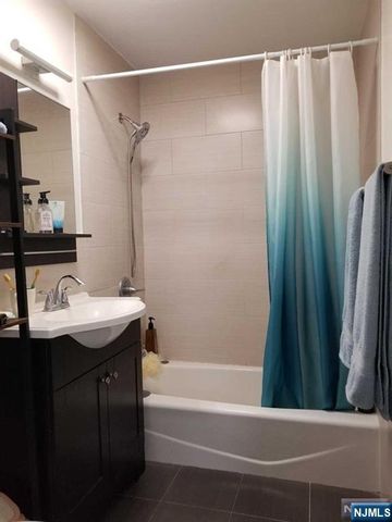 570 North Avenue F, Fort Lee, NJ 07024