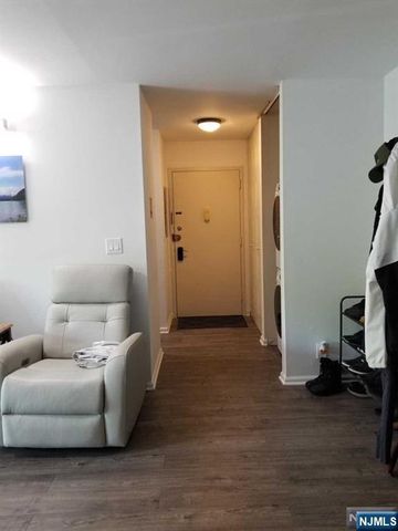 570 North Avenue F, Fort Lee, NJ 07024