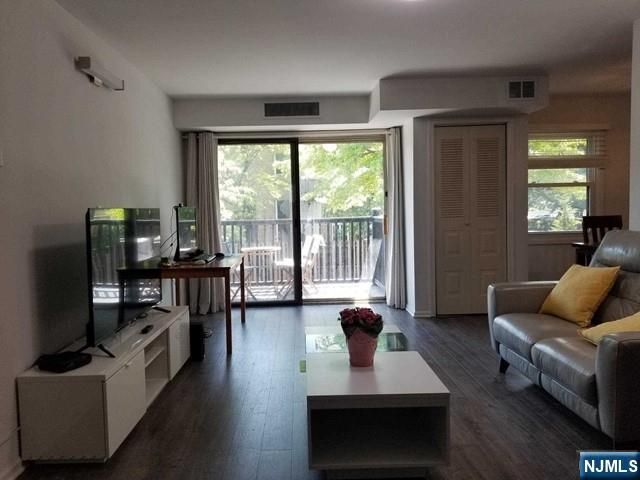 570 North Avenue F, Fort Lee, NJ 07024