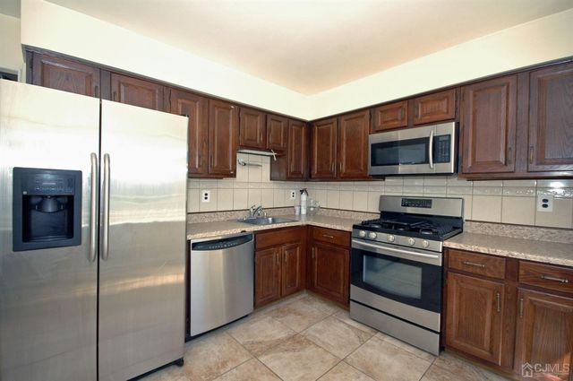 48 Astor Court, Sayreville, NJ 08872