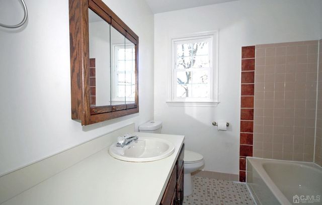 48 Astor Court, Sayreville, NJ 08872
