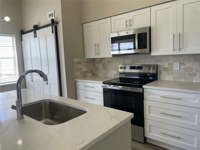 2850 N Oakland Forest Dr 305, Oakland Park, FL 33309