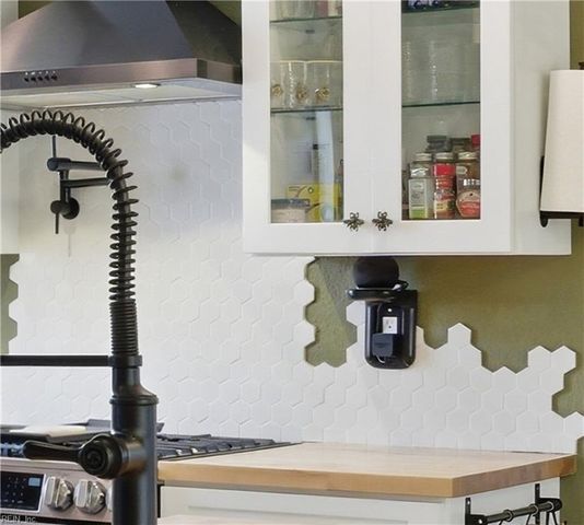 1837 N Lakeland DR, Norfolk, VA 23518