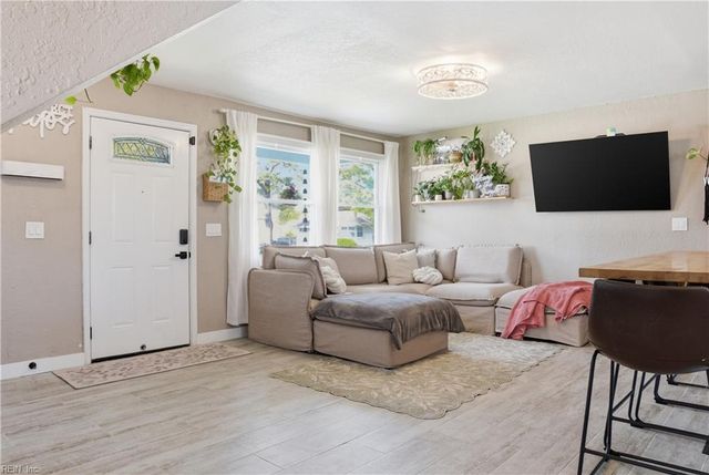 1837 N Lakeland DR, Norfolk, VA 23518